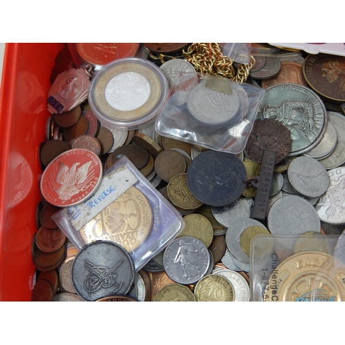 117 - Tub Containing a Large Quantity of Unsorted C19th & Later Coinage, Medallions etc: Sorting will Rewa... 