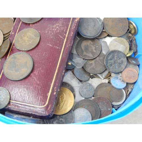 114 - Large Quantity of Unsorted C19th & Later Coinage, Medallions etc: Sorting will Reward