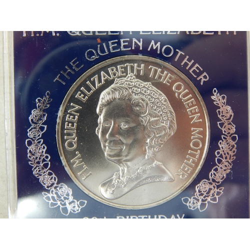 68 - Collection of Queen Mother Commemorative Medals in plastic cases (14 medals)