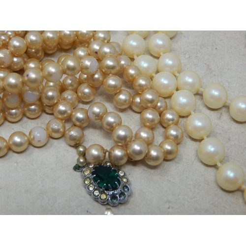 19 - Large collection of costume jewellery, pearls, beads and gold coloured items, etc