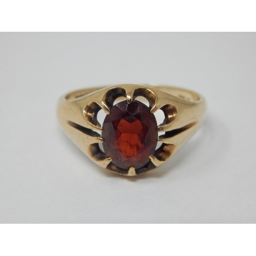 103 - 9ct Yellow Gold Ring Inset with a Garnet Estimated @ 2.0cts: Ring Size O: Gross weight 3.9g