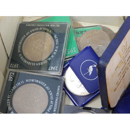 91 - A Box Containing a Quantity of Commemoratives Crowns.