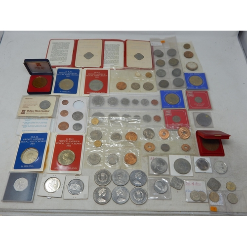 97 - Collection of 5 x Isle of Man One Pound coins; Silver Jubilee 1977 IOM Crown in Pobjoy Mint case wit... 