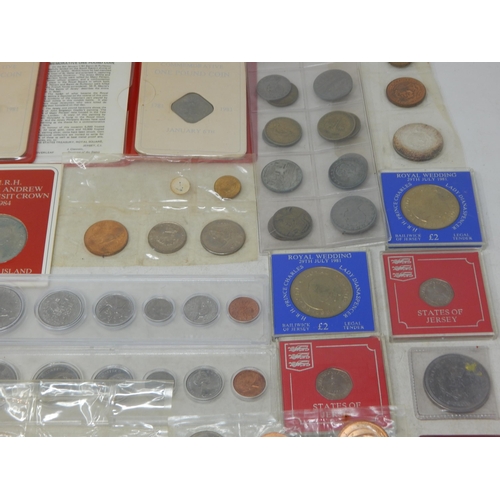 97 - Collection of 5 x Isle of Man One Pound coins; Silver Jubilee 1977 IOM Crown in Pobjoy Mint case wit... 