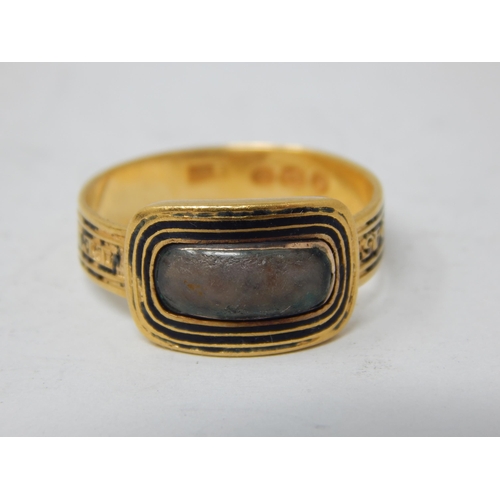 53 - George III Gold Mourning Ring: Hallmarked 1811 by T.M: Inscribed 