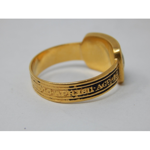 53 - George III Gold Mourning Ring: Hallmarked 1811 by T.M: Inscribed 