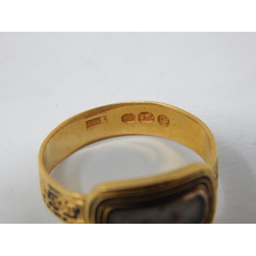 53 - George III Gold Mourning Ring: Hallmarked 1811 by T.M: Inscribed 