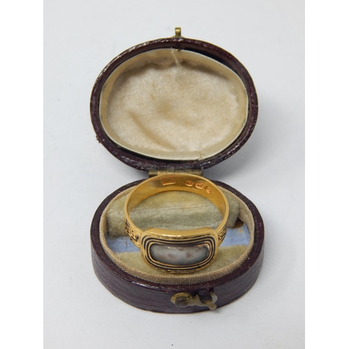 53 - George III Gold Mourning Ring: Hallmarked 1811 by T.M: Inscribed 