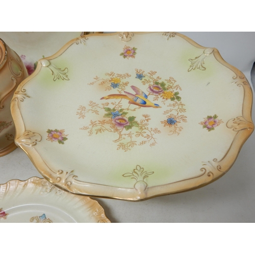 520 - A Quantity of Blush Ivory Wares by Crown Devon Fieldings, Carlton Ware etc (7)