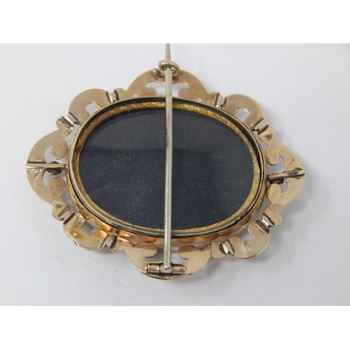 77 - A Large Victorian Gold Framed Double Sided Mourning Brooch: 5.5cm x 4.5cm: Gross weight 20.24g