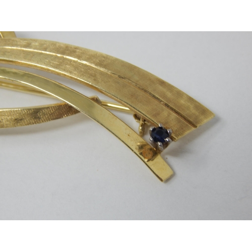 88 - 14ct Yellow Gold Modernist Brooch Set with a Sapphire: 5.2cm wide: Weight 6.09g