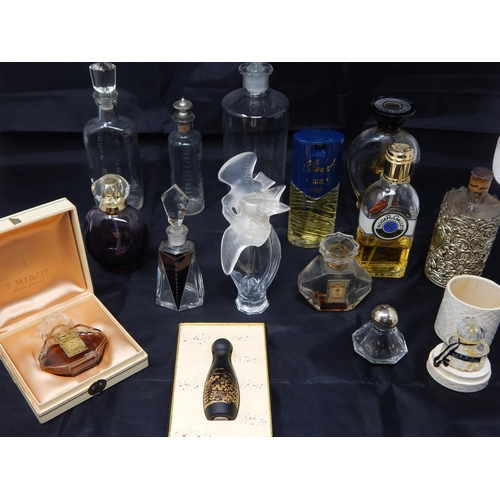 485 - A Collection of Perfume & Medical Bottles