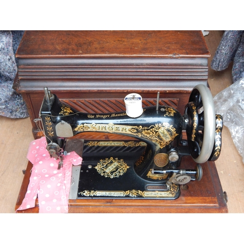 496 - Vintage Singer Hand Crank Sewing Machine in Fitted Wooden case.