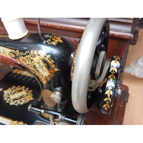 496 - Vintage Singer Hand Crank Sewing Machine in Fitted Wooden case.