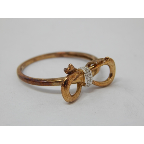 204 - 9ct Gold Ring Formed with a Bow: Size Q: Weight 1.92g