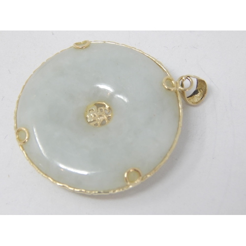 206 - 14ct Gold Mounted Jade Pendant Set with Polished Cabochons: 3cm diameter: Gross weight 10g