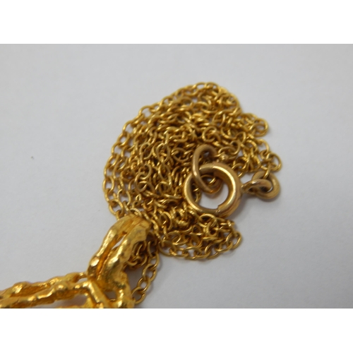 211 - 9ct Gold Abstract Pendant on 9ct Gold Chain: Weight 6.55g