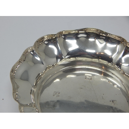 251 - Elizabeth II Silver Bon Bon Dish Hallmarked Birmingham 1962 by Barker Brothers: Weight 78g