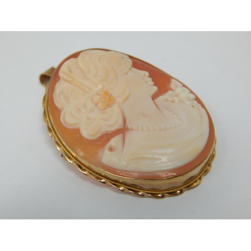 269 - 9ct Yellow Gold Framed Cameo Brooch with Pin Back & Suspension Loop: Measures 3.5cm x 2.8cm