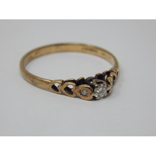 271 - 9ct Yellow Gold Ring Set with a Central Diamond & Two Outer Diamonds: ring Size P