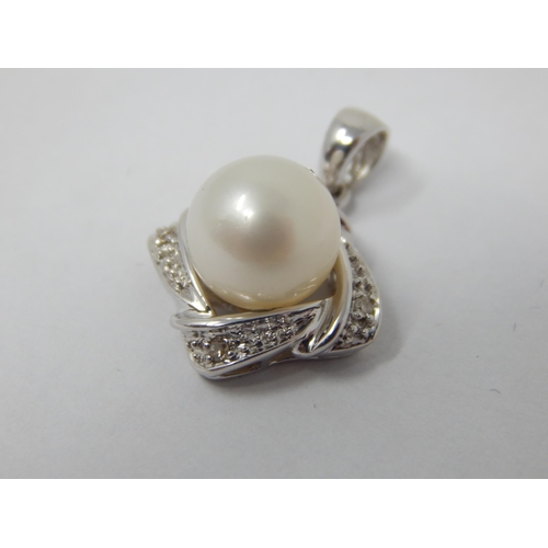 276 - 18ct White Gold Pendant Set with a Central Pearl Within a Diamond Border