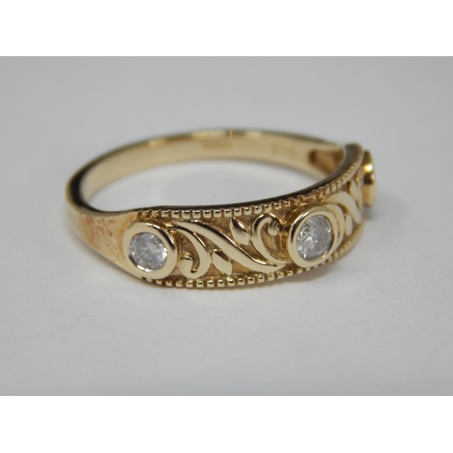 292 - 9ct Yellow Gold Ring Set with Three Diamonds: Colour G-H: Ring Size N/O: Gross weight 2.42g