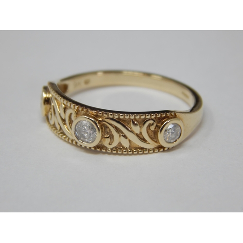 292 - 9ct Yellow Gold Ring Set with Three Diamonds: Colour G-H: Ring Size N/O: Gross weight 2.42g