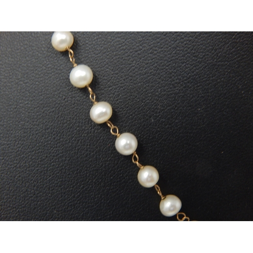 307 - 1930's String of Pearls with hanging en tremblant Pearls on 9ct Gold Wire with 9ct Gold Fastening: L... 