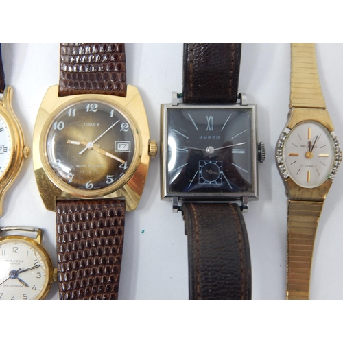 321 - A Quantity of Gents & Ladies Wristwatches.