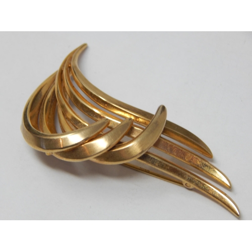 363 - Large 9ct Yellow Gold Brooch: 5.5cm wide: Weight 6.16g