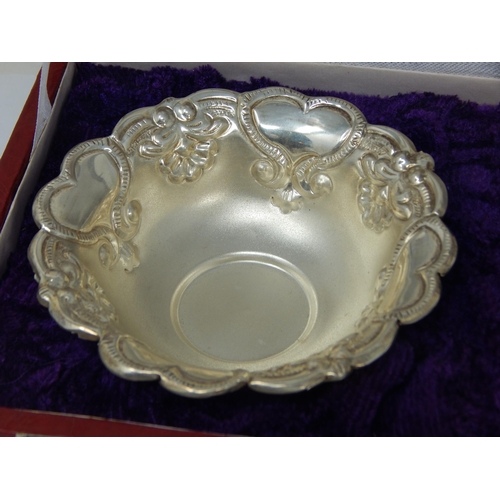 371 - A Pair of Silver Bon Bon Dishes 10cm Diameter in Original Fitted Case