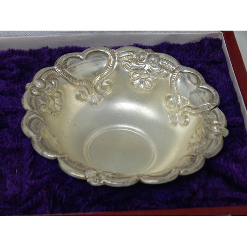 371 - A Pair of Silver Bon Bon Dishes 10cm Diameter in Original Fitted Case