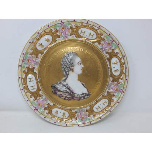 600 - 19th Century Naples Figural Plate: 26cm diameter