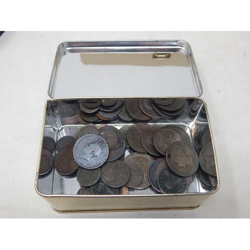 Vintage tin containing a large selection of early Copper coinage to include a quantity of early farthings, George III Halfpenny 1772, 1806(2), 1807, George III Copper Cartwheel Pennies 1797(4), George III Penny 1807, George IV Penny 1826, Isle of Man Penny 1839, Bun Pennies 1844, 1854; and much more