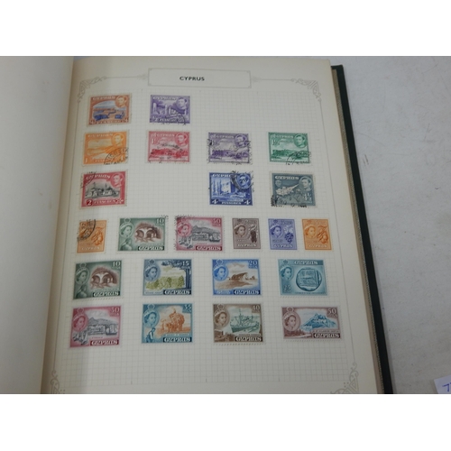 80 - Vintage stamp album with a substantial collection of British Commonwealth stamps from Aden to Strait... 