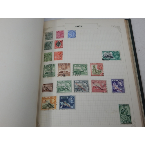 80 - Vintage stamp album with a substantial collection of British Commonwealth stamps from Aden to Strait... 