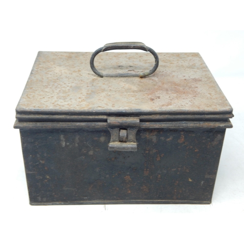 611 - A Box of Victorian Antique Finds, some labelled (lot)