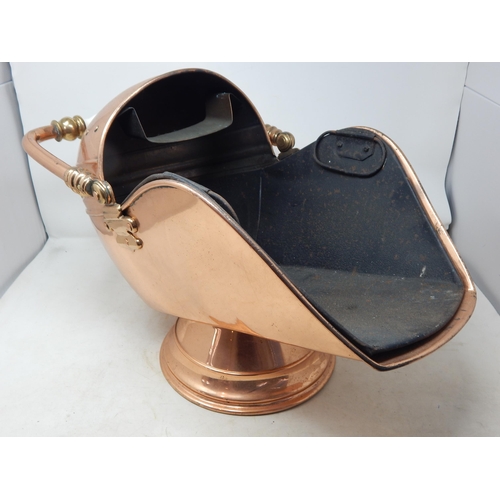 620 - Large Copper Coal Scuttle with Inner Liner.