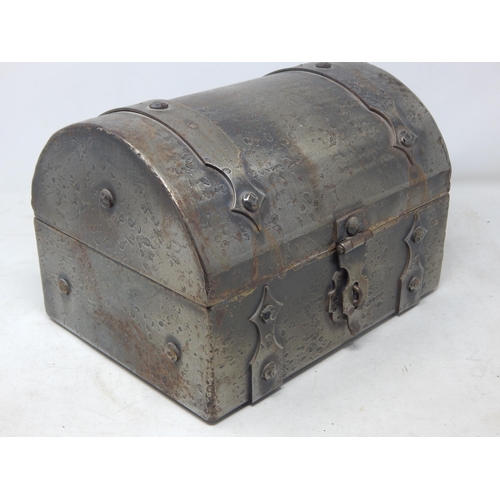 629 - Domed Top Metal Treasure Chest: Measuring 26cm wide x 19cm deep x 18cm high