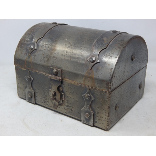 629 - Domed Top Metal Treasure Chest: Measuring 26cm wide x 19cm deep x 18cm high