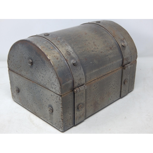 629 - Domed Top Metal Treasure Chest: Measuring 26cm wide x 19cm deep x 18cm high