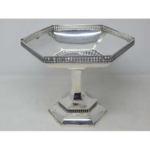 118 - George V Silver Tazza Hallmarked Sheffield 1914 by Walker & Hall: Measuring 16.5cm high: Weight 480g