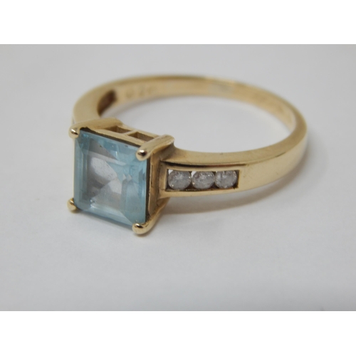 291 - 9ct Yellow Gold ring Set with a Central Aquamarine Flanked either side with 3 Diamonds: Ring Size M:... 