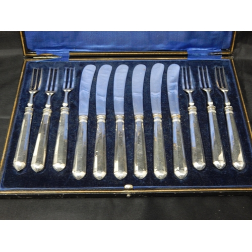 129 - 6 Place Setting of Silver Handled Cutlery Hallmarked Sheffield 1916 in Original Fitted Case