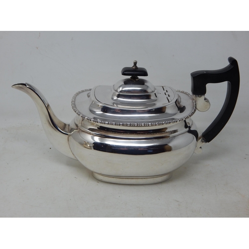 160 - Silver Teapot with Gadrooned Rim & Flush Hinged Lid: Hallmarked Sheffield 1967 by Emile Viner: Gross... 