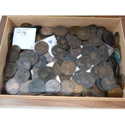 80 - Wooden Box containing a large quantity of unsorted QV & later copper coinage: sorting will reward