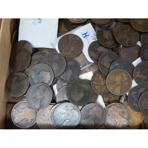 80 - Wooden Box containing a large quantity of unsorted QV & later copper coinage: sorting will reward