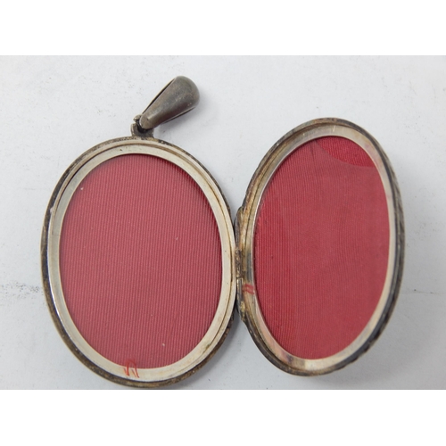167 - Large C19th Silver Locket: Measuring 4.5cm x 3.4cm not including suspension loop
