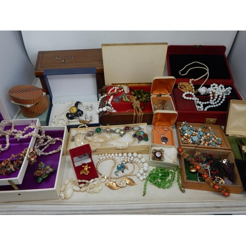 139 - A Large Quantity of Costume Jewellery & Jewellery Boxes contained in a suitcase.