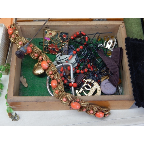 139 - A Large Quantity of Costume Jewellery & Jewellery Boxes contained in a suitcase.